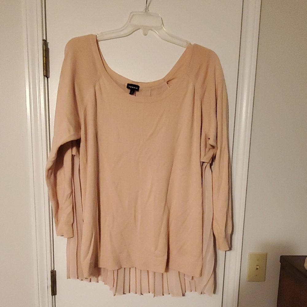 Sweater with pleated flowy back